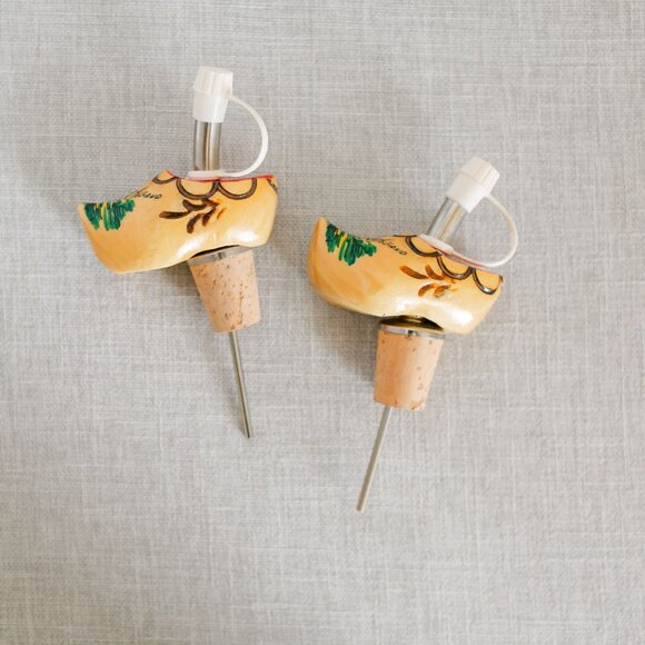 Pair Of Hand-Painted Dutch Wooden Shoe Bottle Stoppers Pourer Vintage Set of 2 - Picture 7 of 9